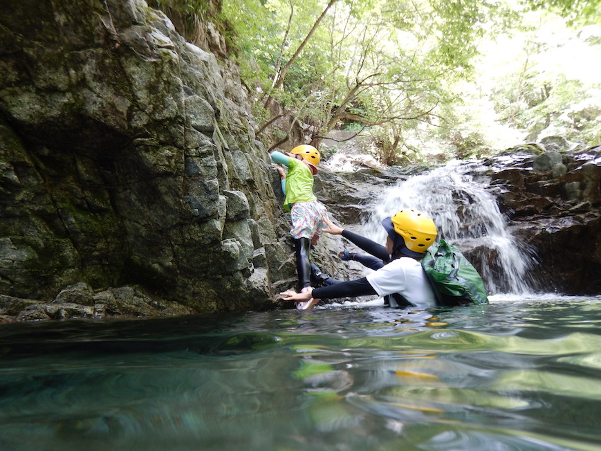 リバートレッキング シャワークライミング キャニオニング　丹沢　山北　神奈川　ガイド　川遊び　ツアー