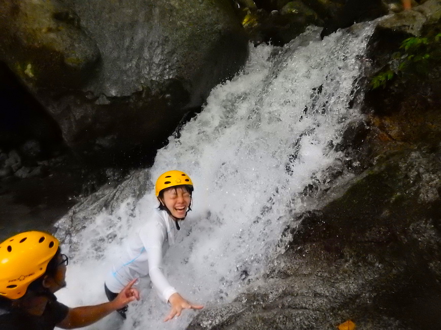 親子で冒険 リバートレッキング シャワークライミング キャニオニング　丹沢　山北　神奈川　ガイド　川遊び　ツアー